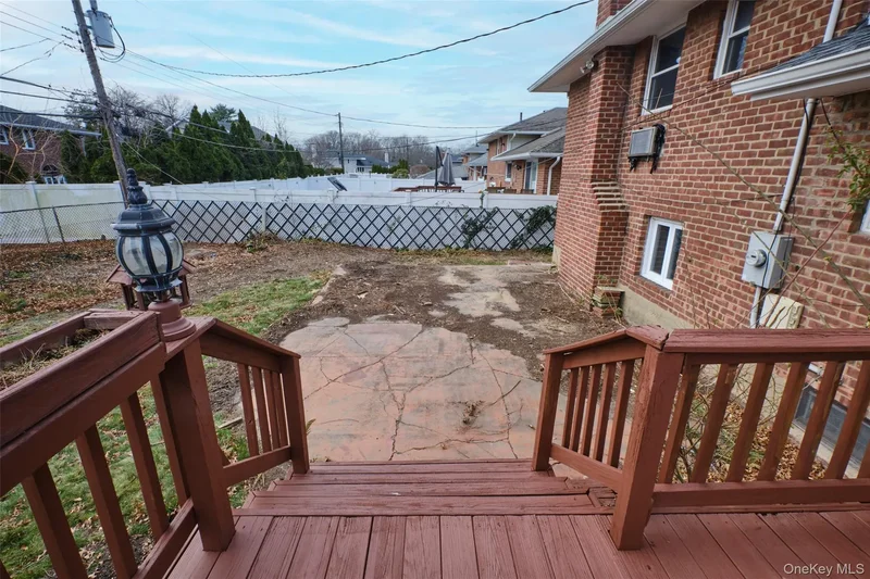 19 Birchwood Park Drive, Syosset, New York, United States. - Photo 22