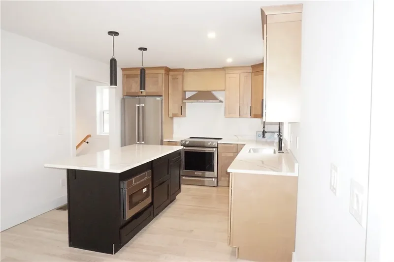 1232 Narragansett Boulevard, Cranston, Rhode Island, United States. - Photo 12