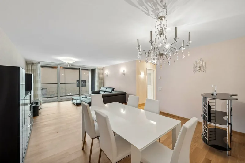 Unique Location! A Stone's Throw From The Lakefront And Downtown