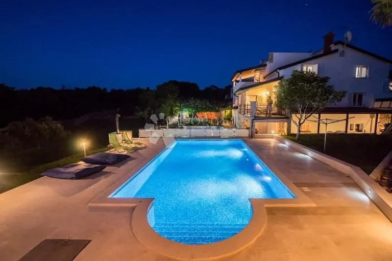 Beautifully Decorated House On A 3300 M2 Property!