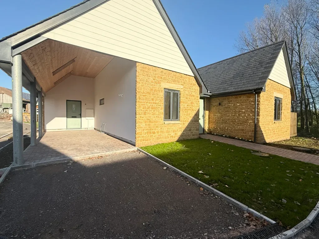 Exterior photo 6