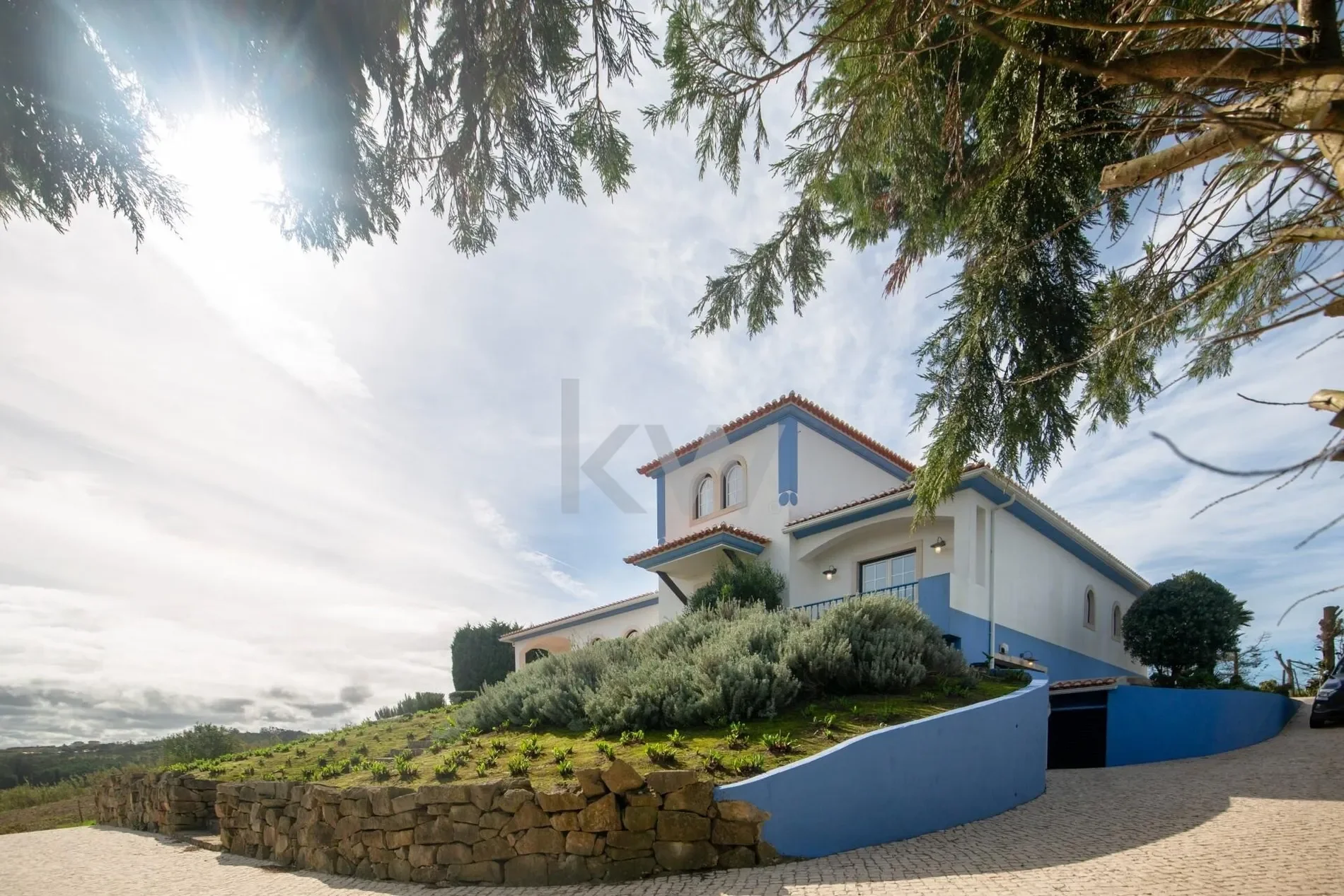 Exterior photo 9