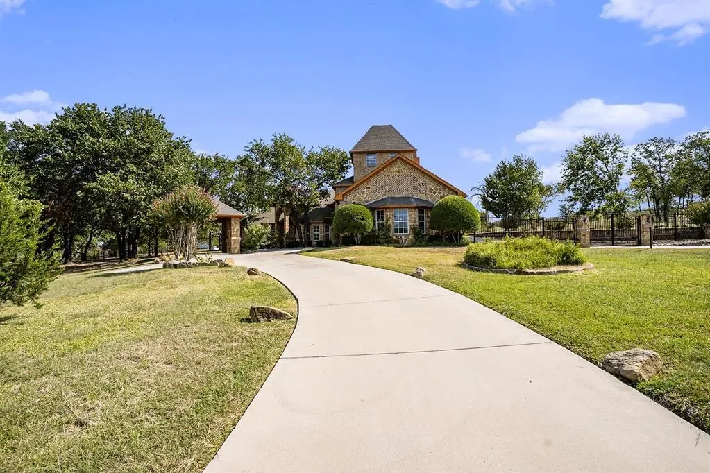 112 Bonita Drive, Springtown, Texas, United States. - Hero Image