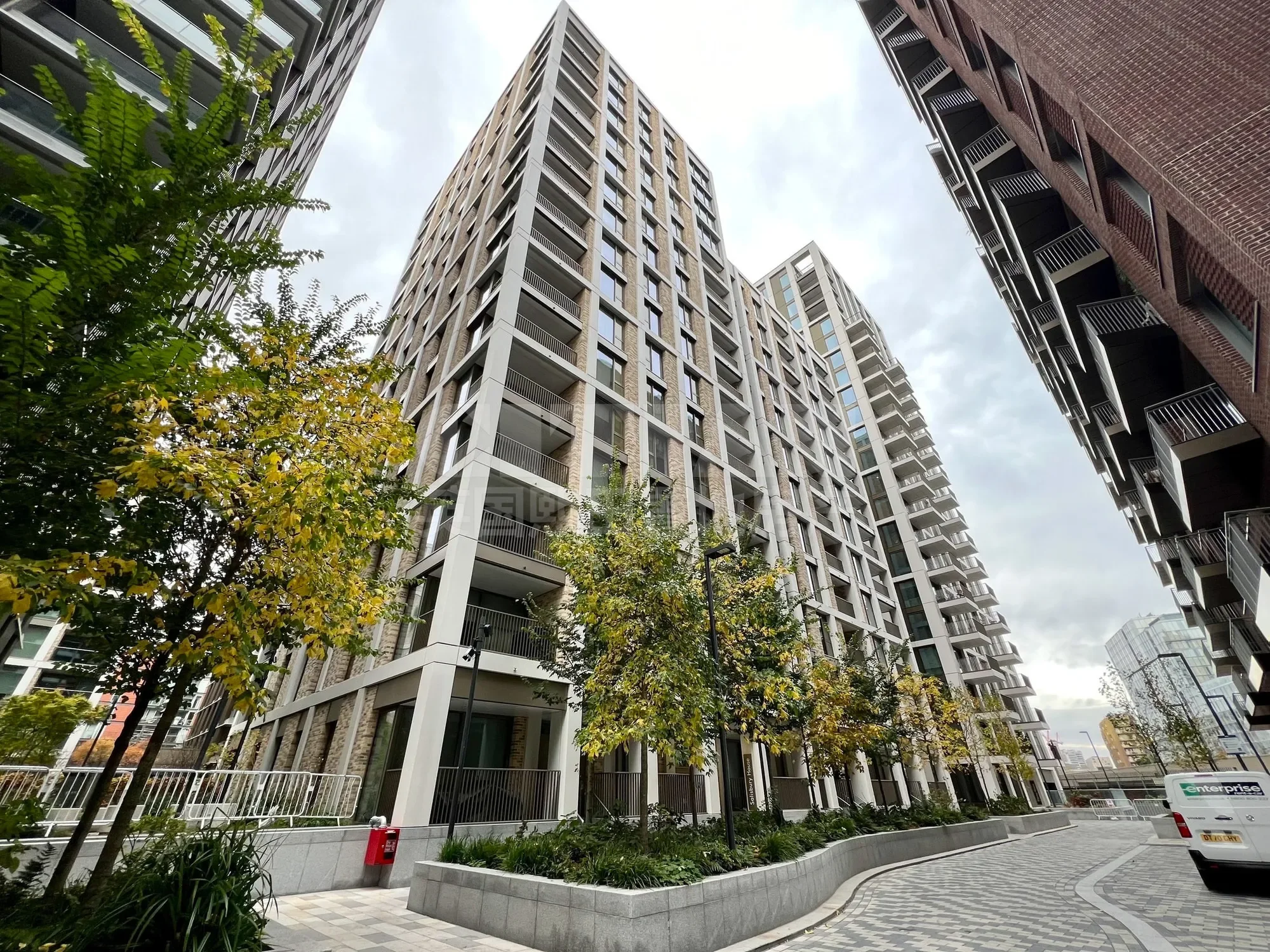 Exterior photo 4