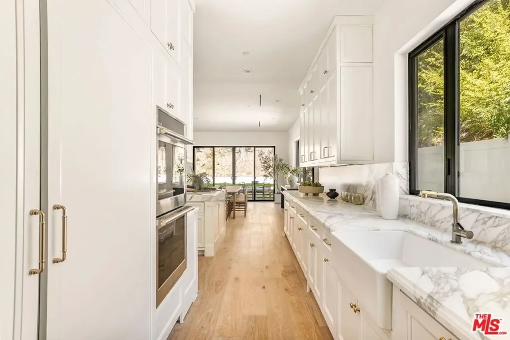 16815 Shileno Place, Los Angeles, California, United States. - Photo 27