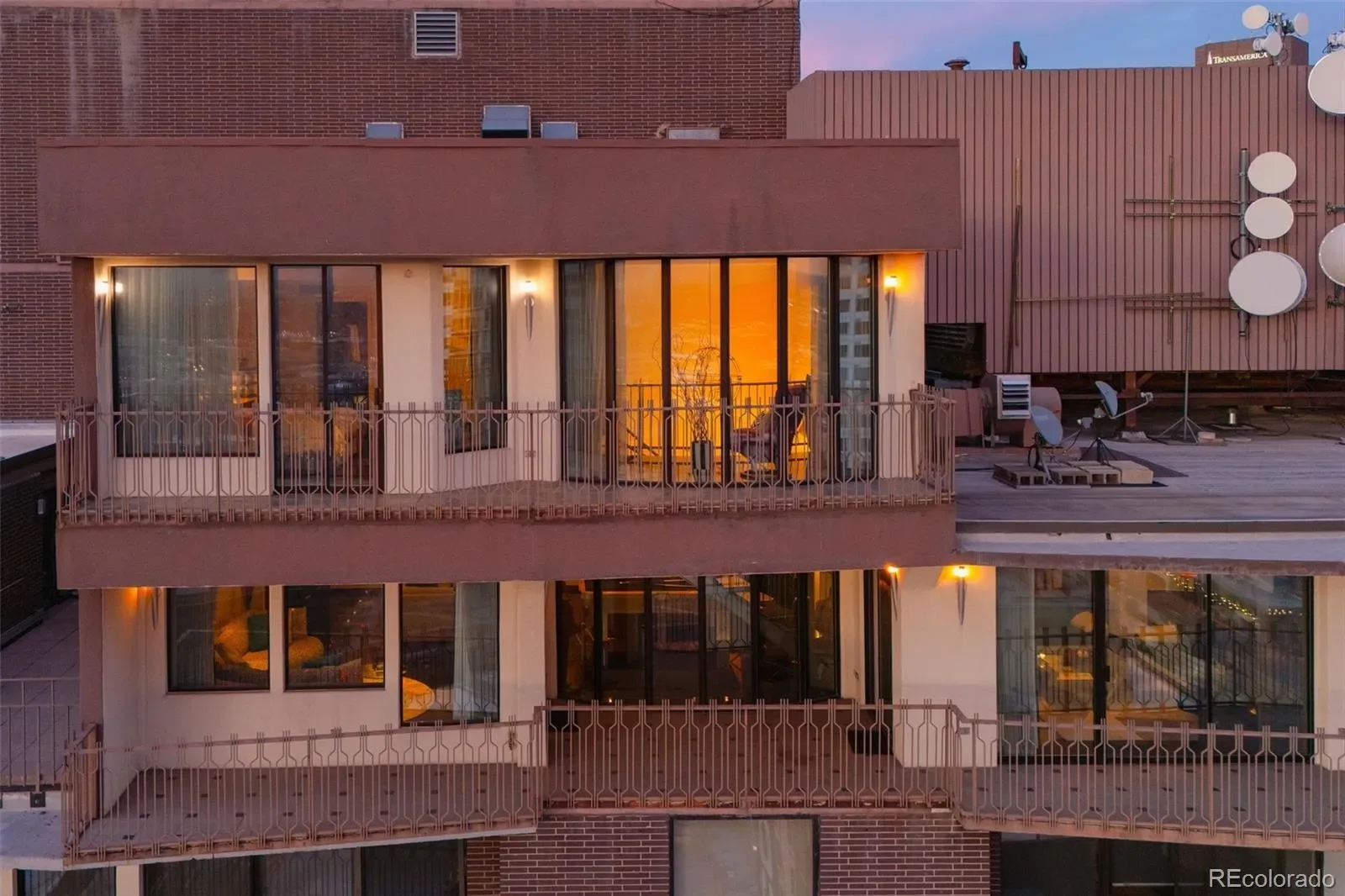 Exterior photo 6