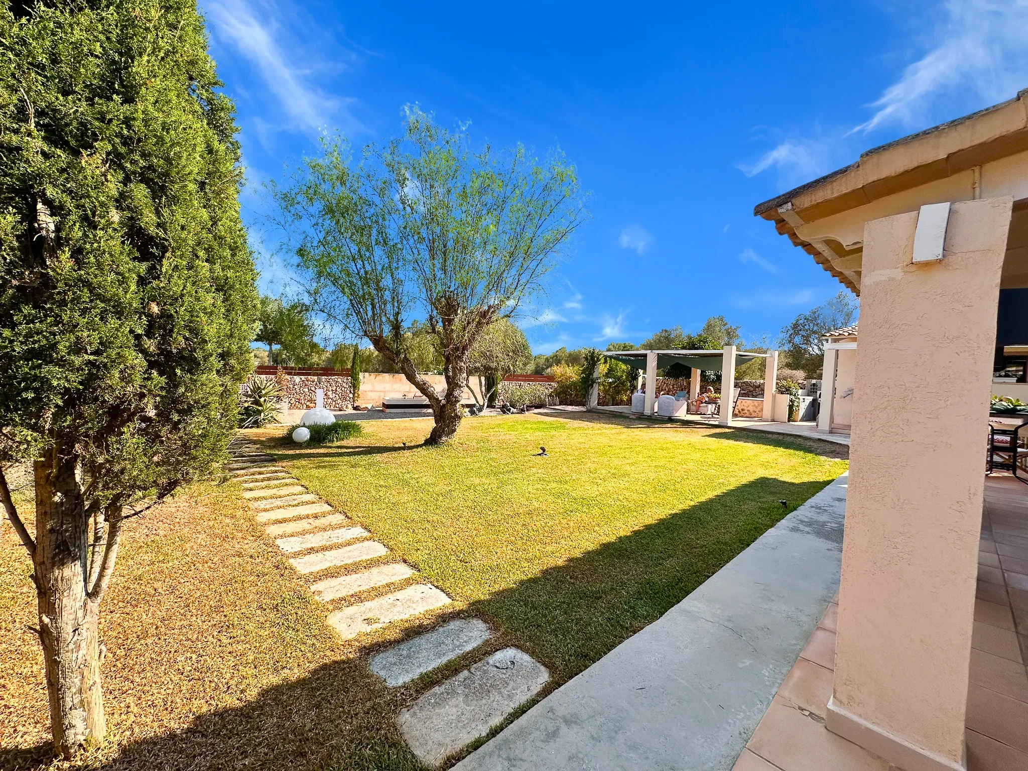 Exterior photo 3