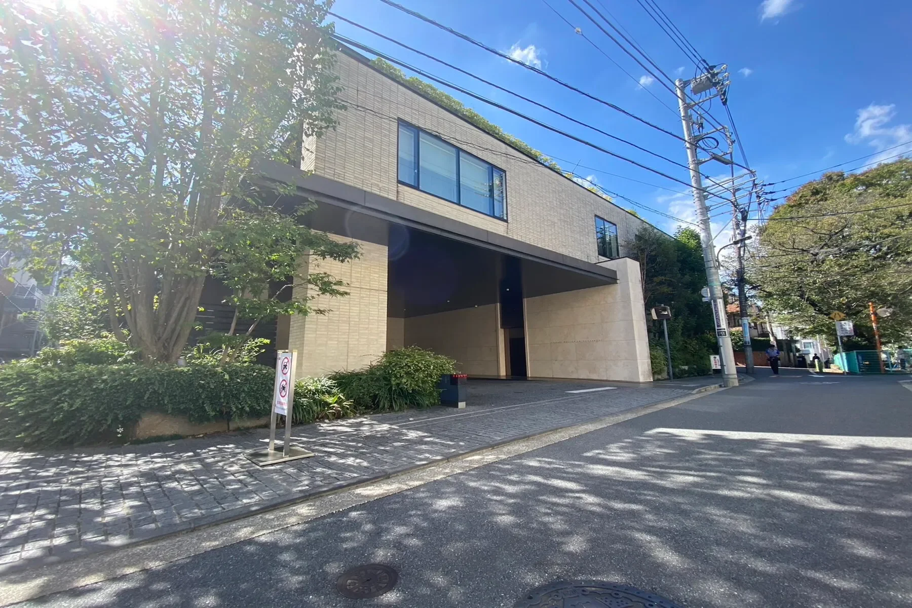 Exterior photo 2