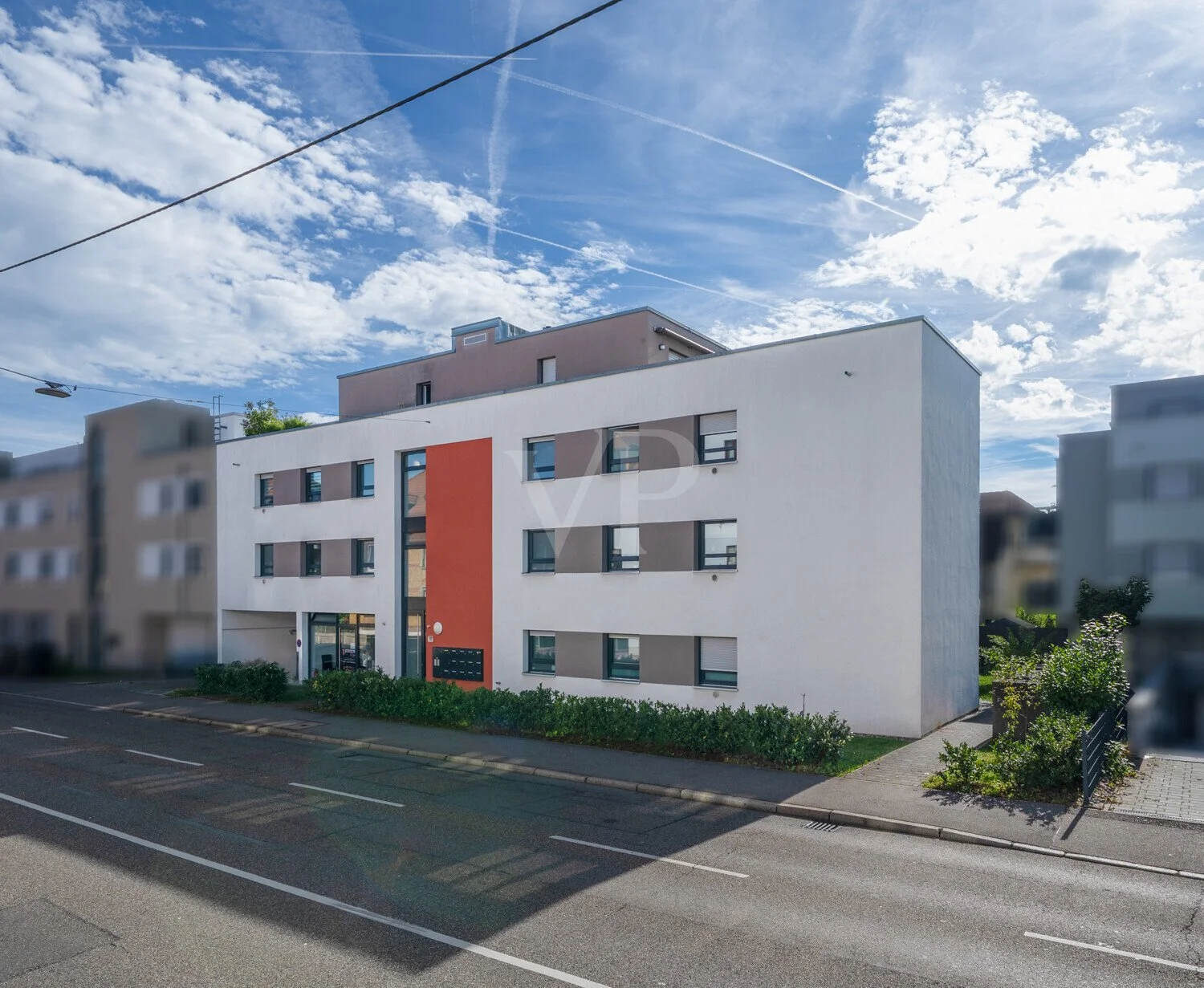 Exterior photo 2