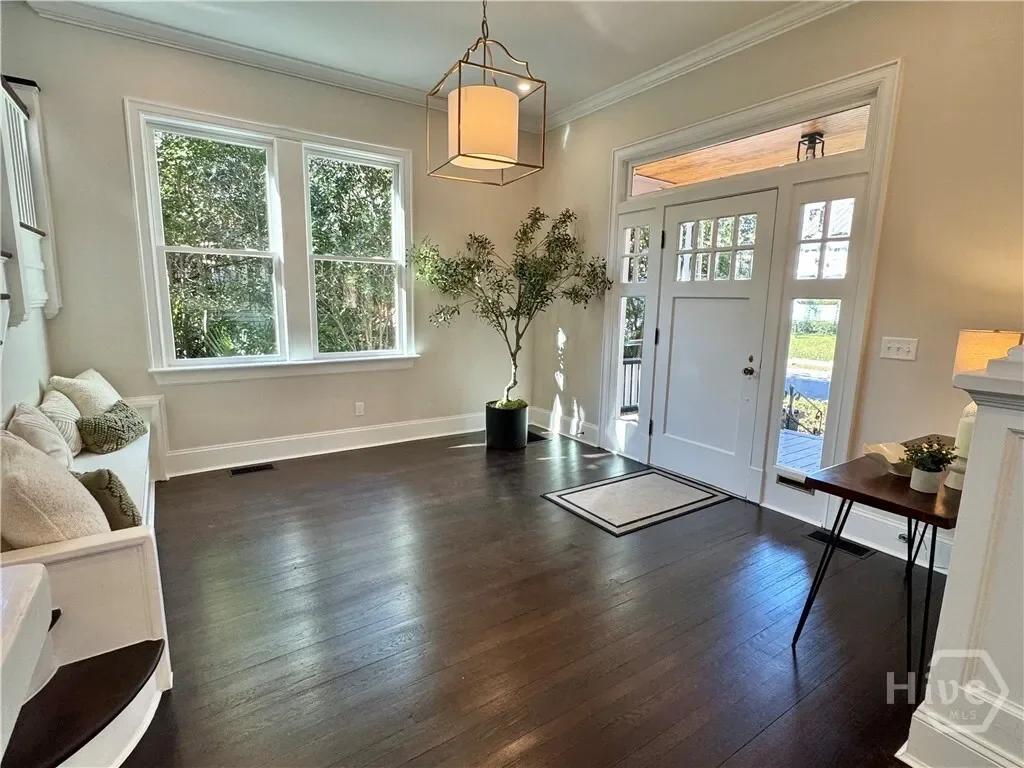 111 E 49th Street, Savannah, Georgia, United States. - Photo 6