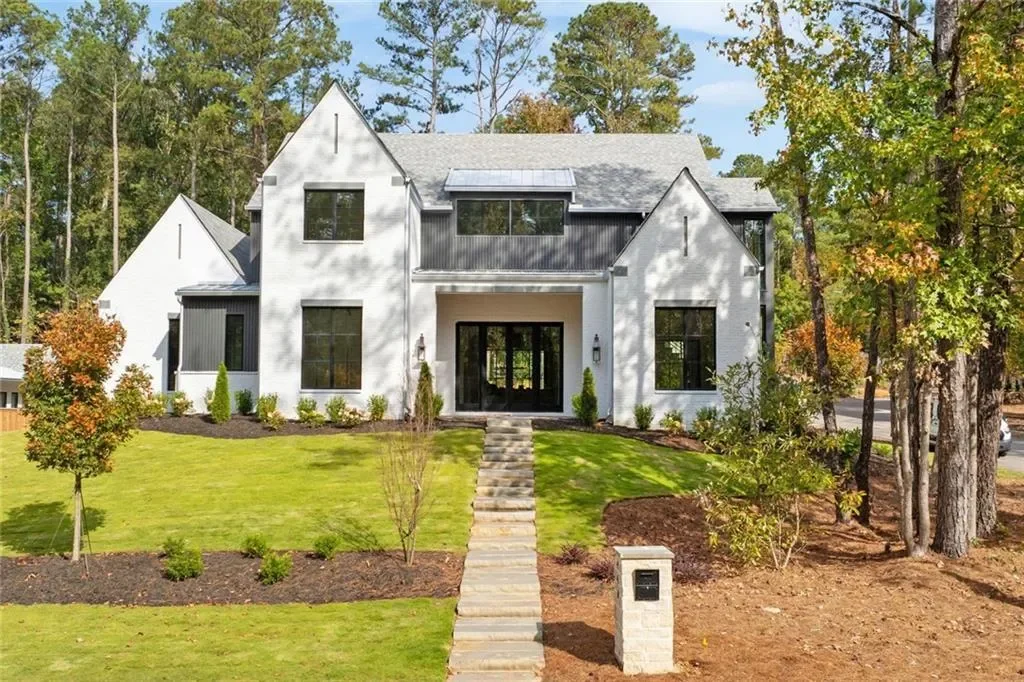 Exterior photo 2