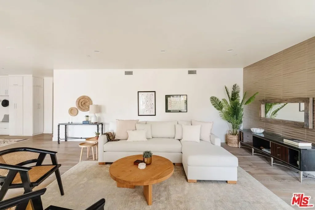 4925 Wilshire Boulevard 103, Los Angeles, California, United States. - Photo 17