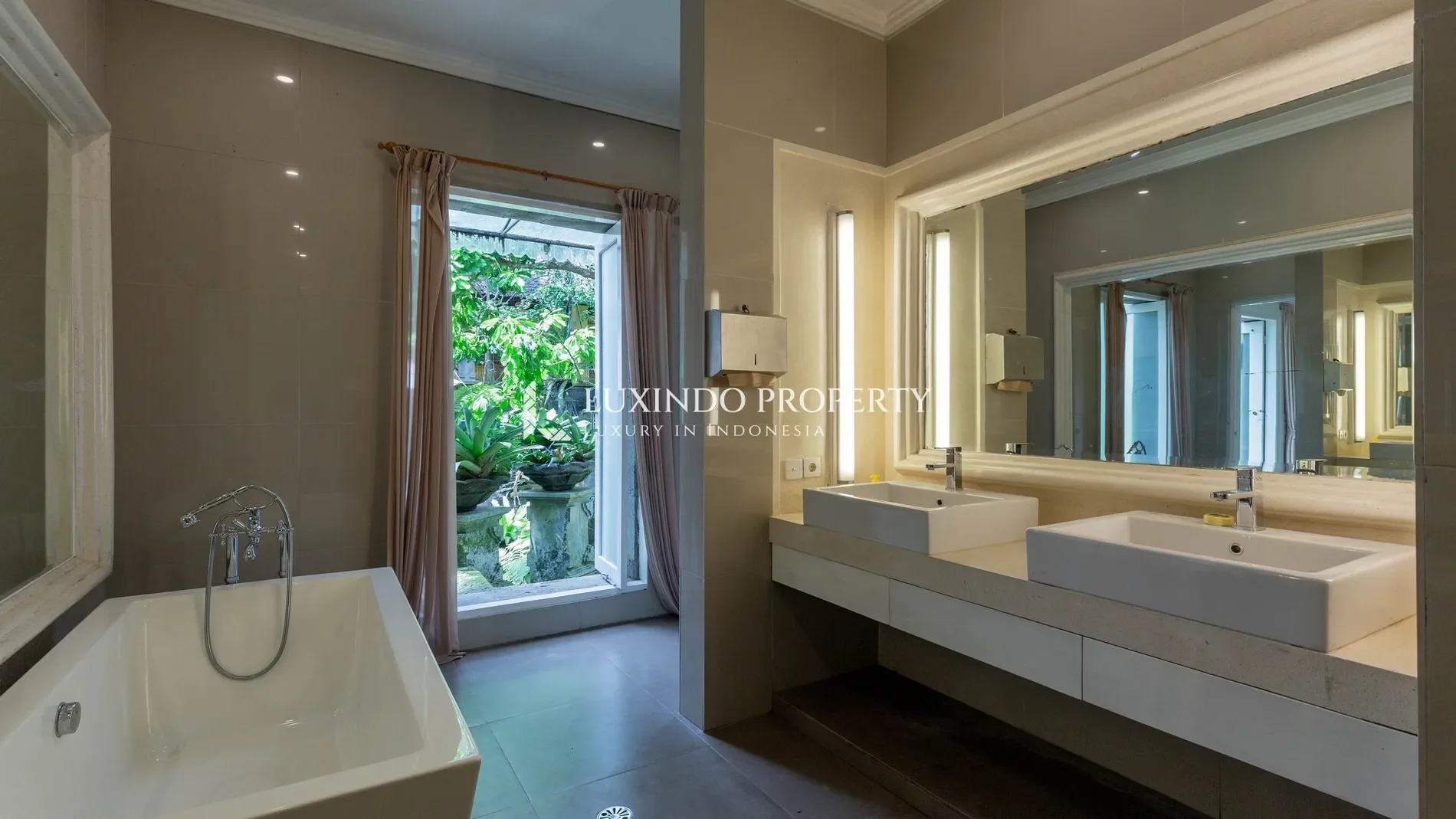 Gallery photo 4