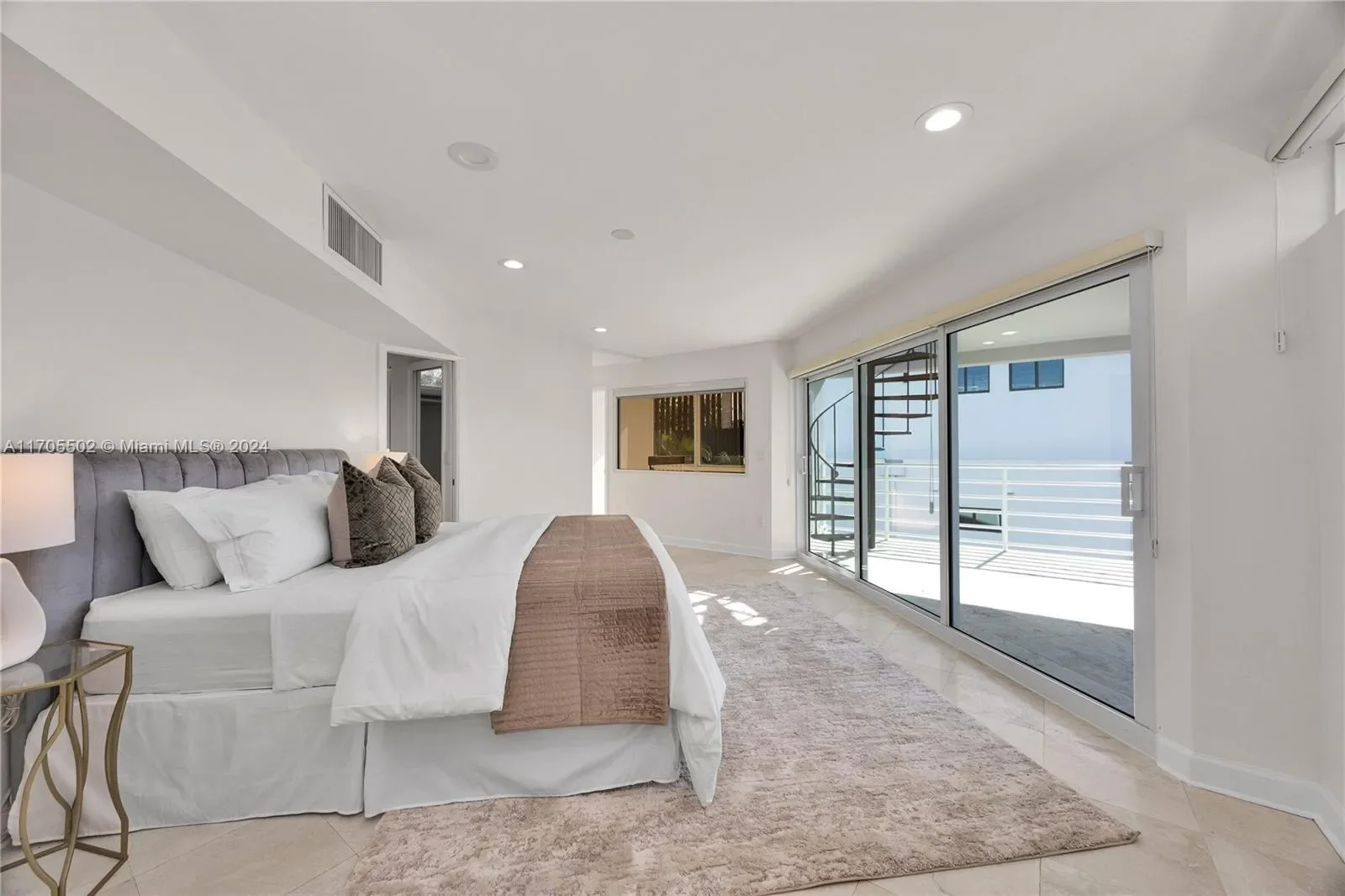 3566 Rockerman Rd, Miami, Florida, United States. - Photo 15
