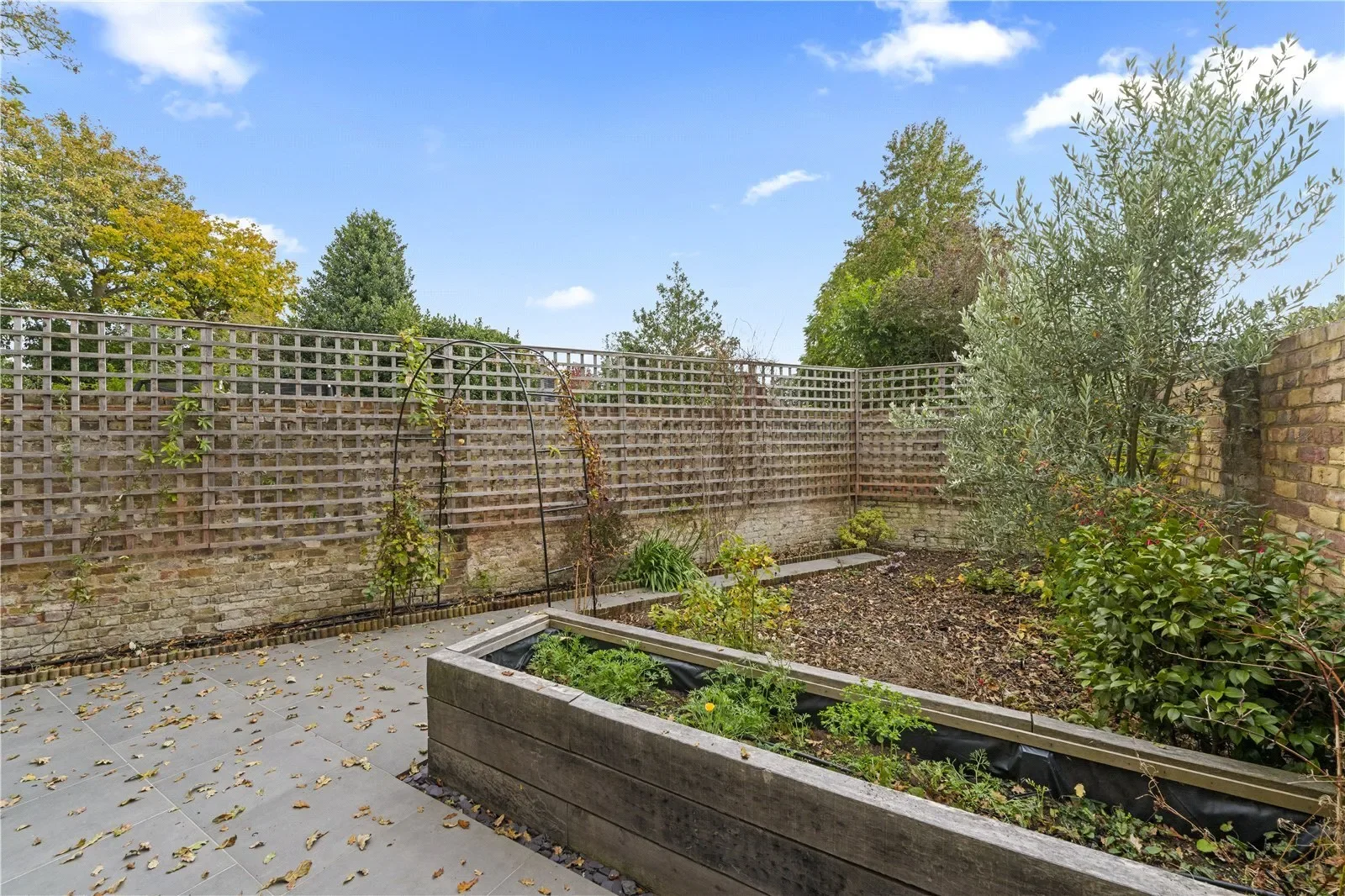 Exterior photo 5