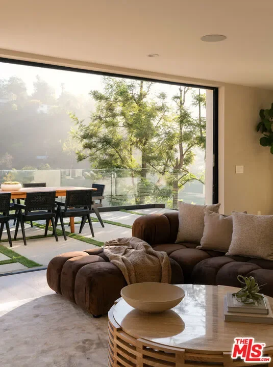 2608 Zorada Drive, Los Angeles, California, United States. - Photo 18