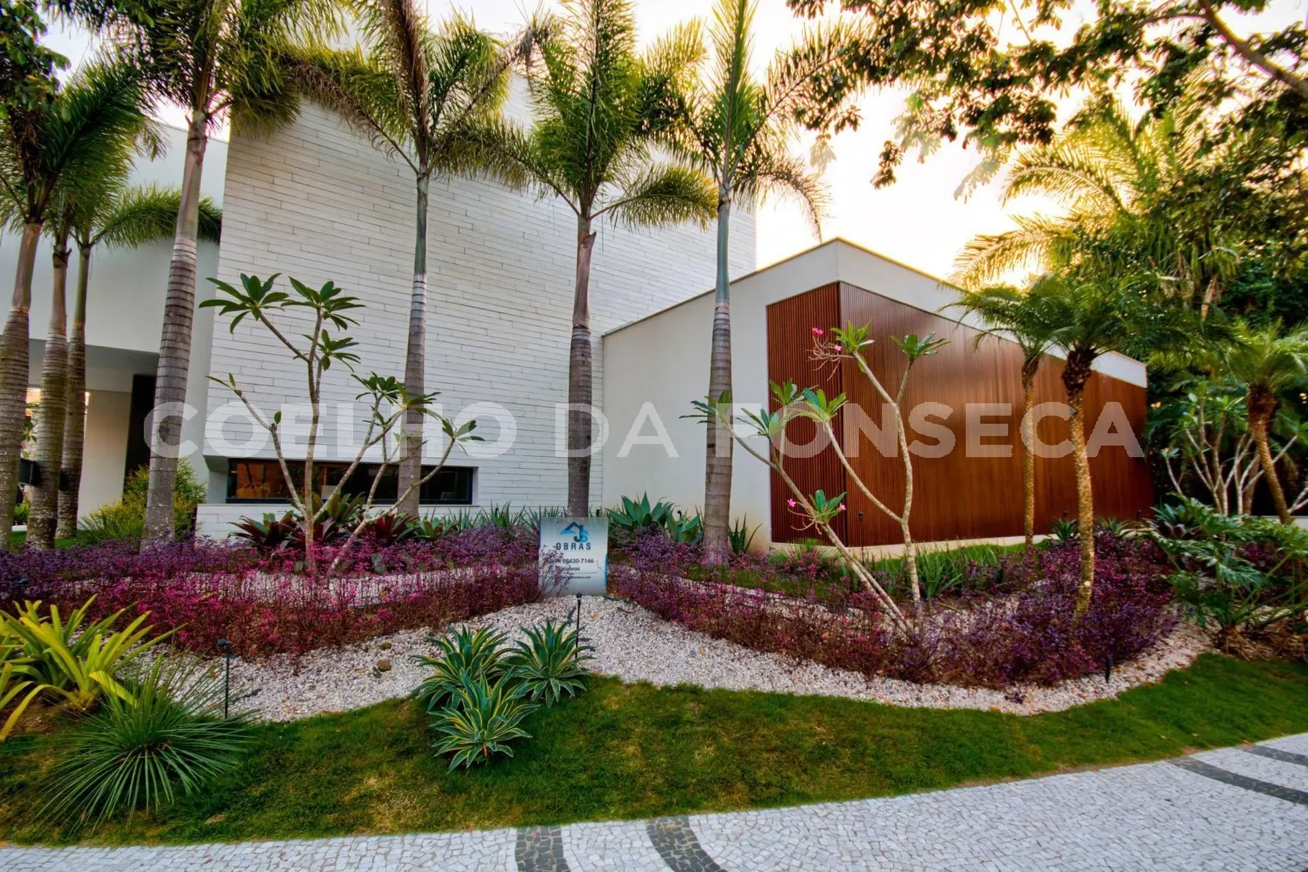Exterior photo 5
