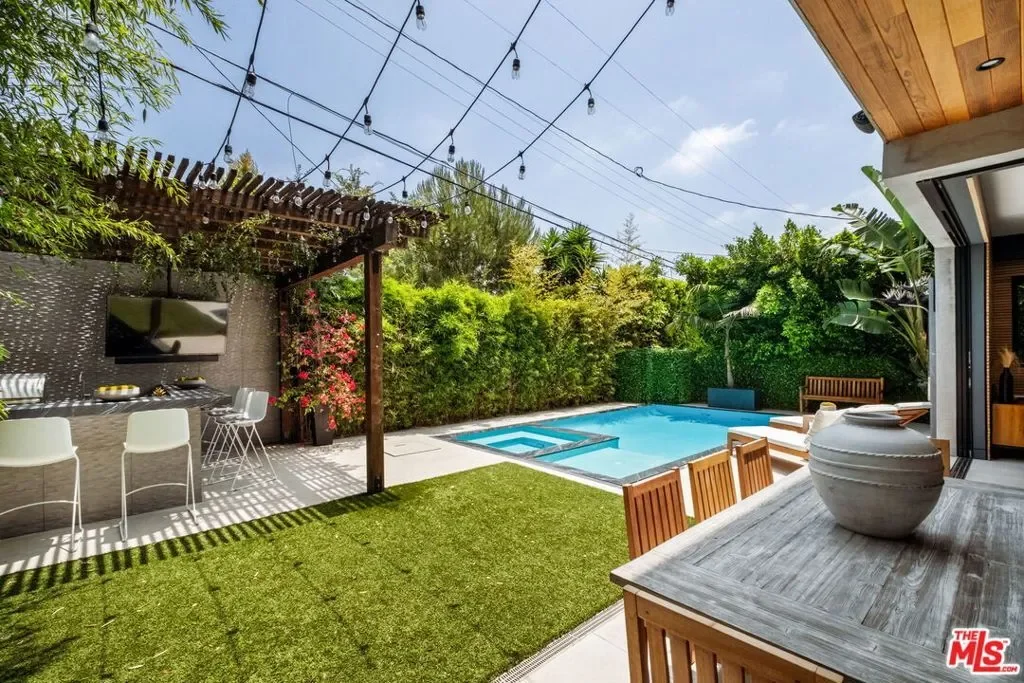 816 N Stanley Avenue, Los Angeles, California, United States. - Photo 26