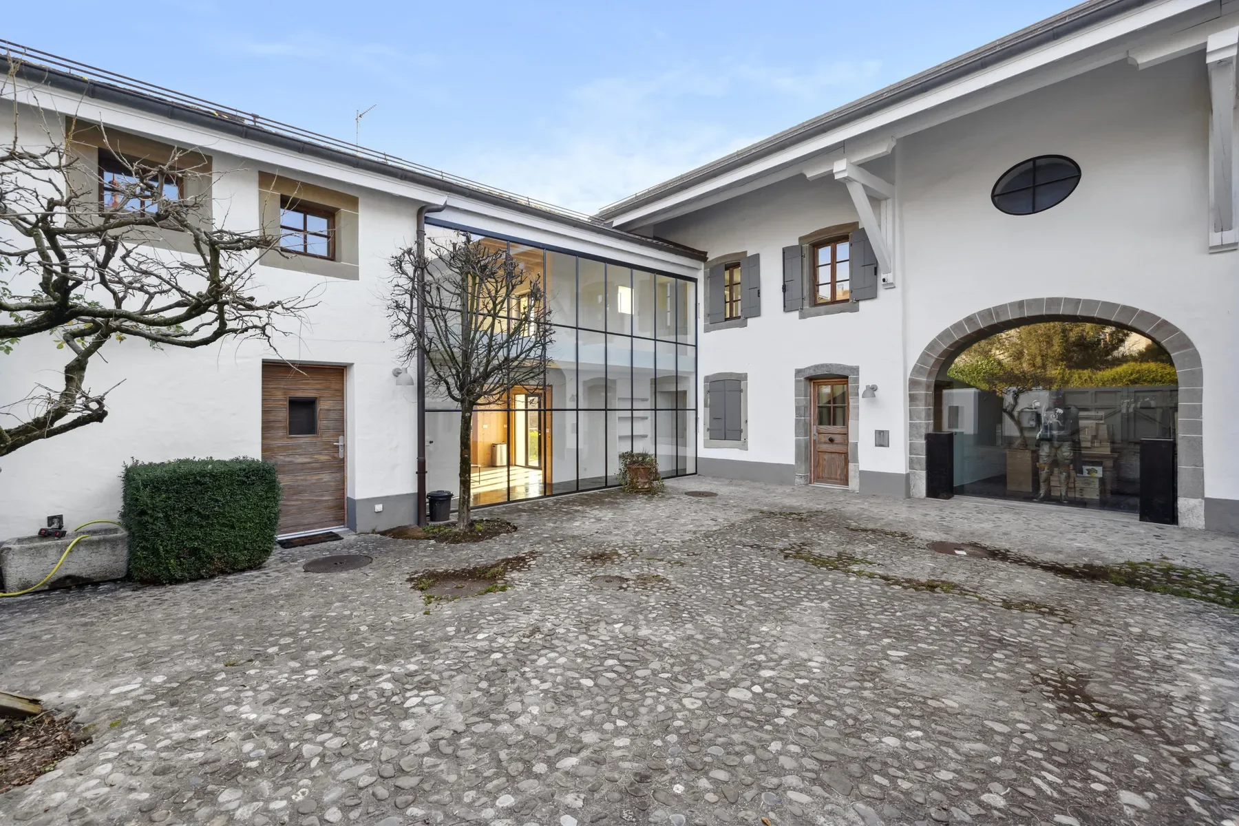 Exterior photo 3