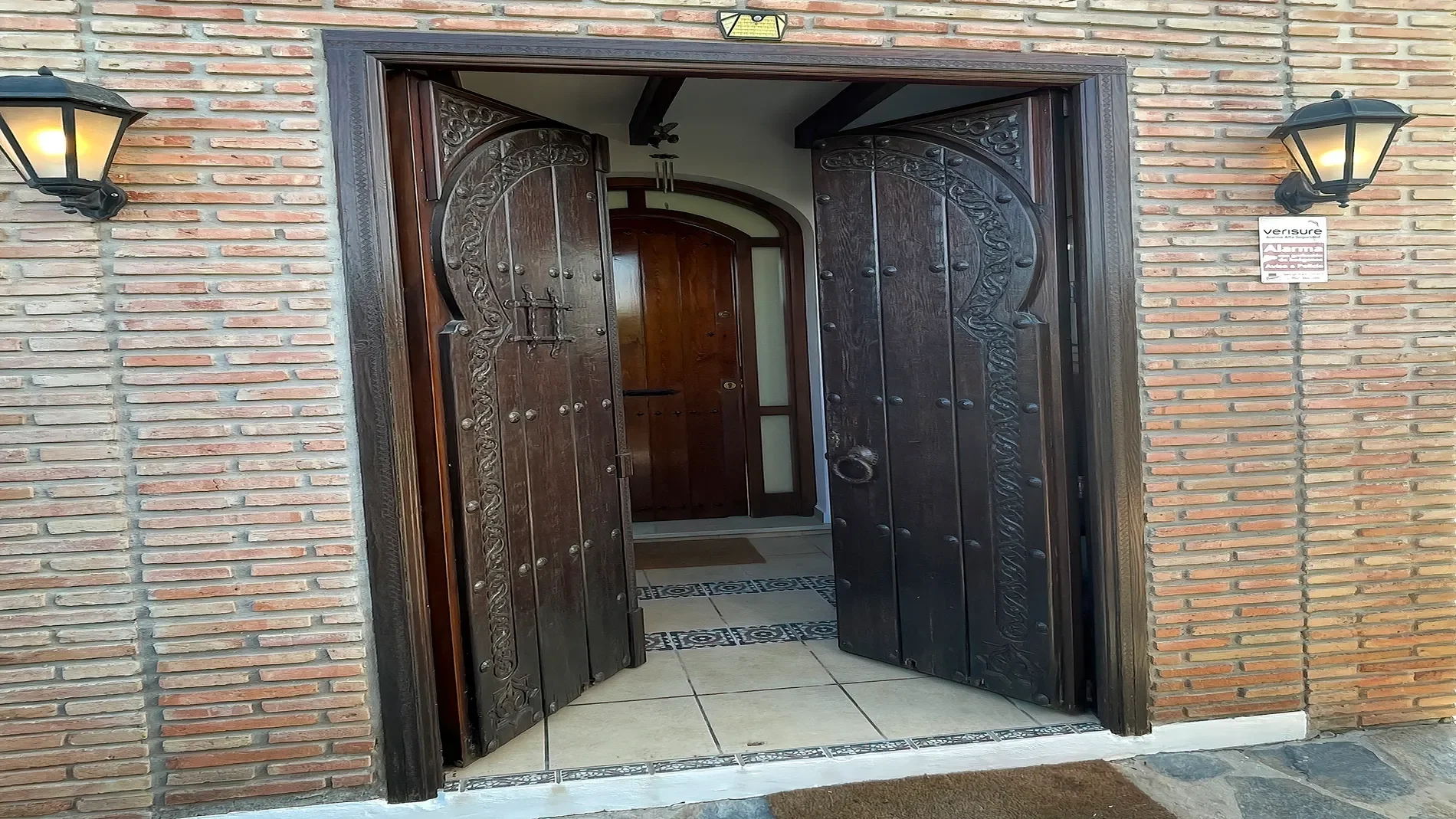 Exterior photo 8