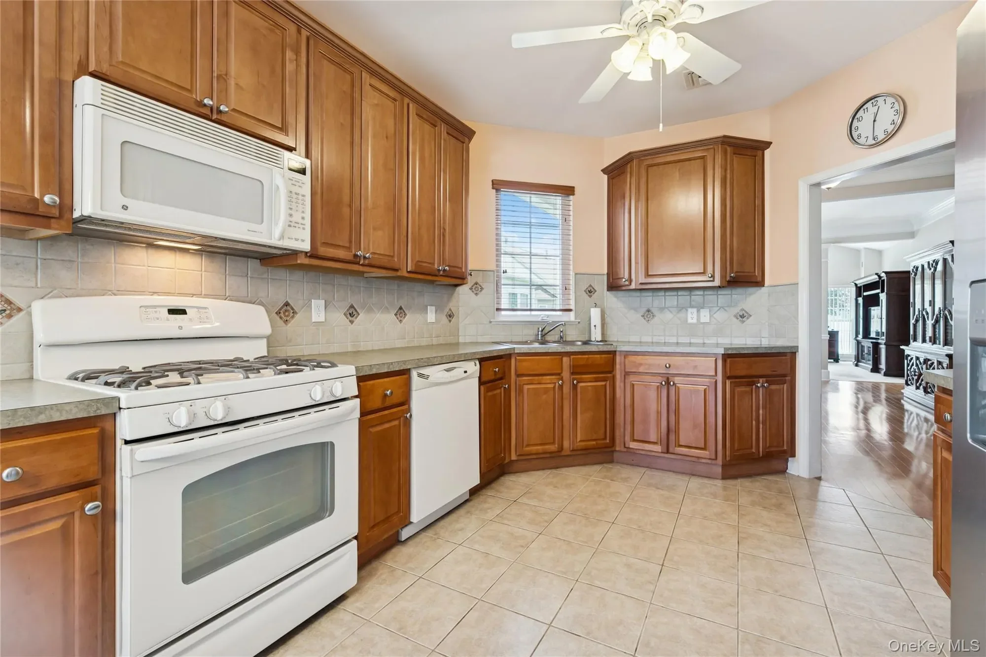 109 Louden Loop, Mount Sinai, New York, United States. - Photo 12