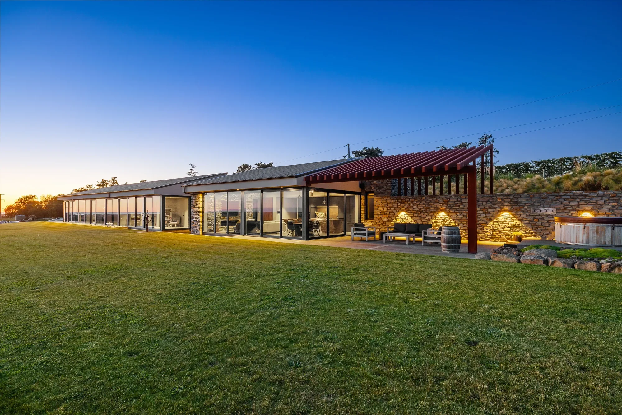 Exterior photo 2