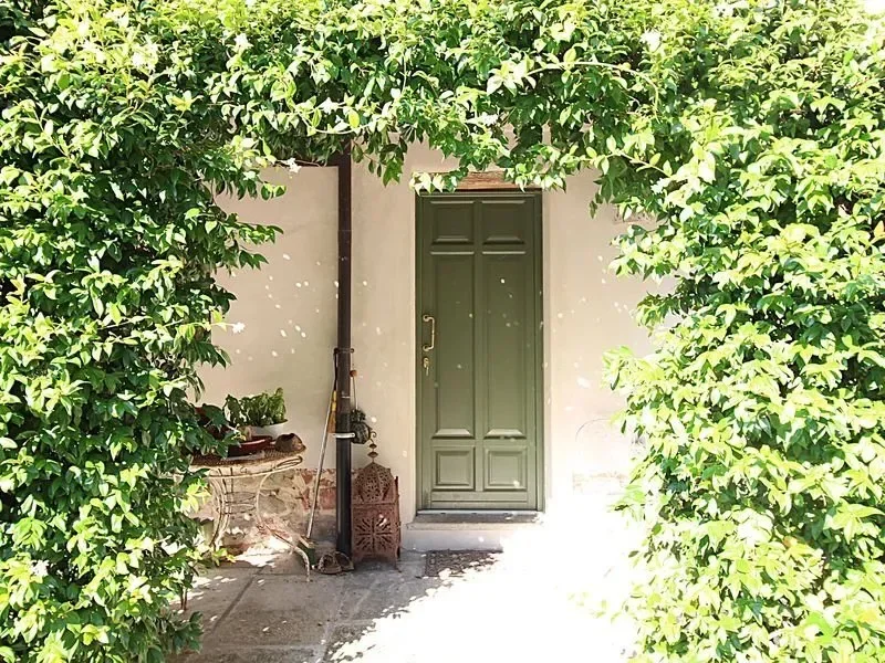 Exterior photo 8