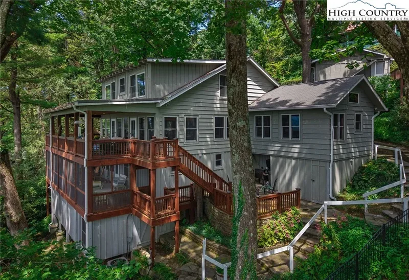 Single Family Residence in Blowing Rock