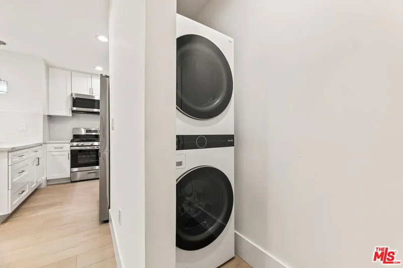 16233 Parthenia Street, Los Angeles, California, United States. - Photo 7