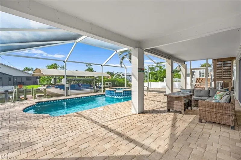 320 Madison CT, Fort Myers Beach, Florida, United States. - Photo 15