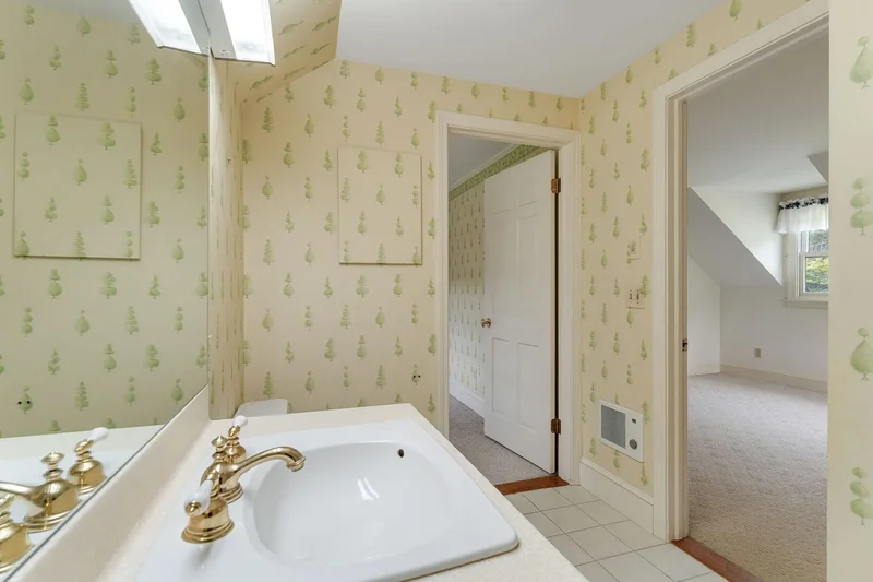 593 Red Barn Road, Hartford, VT 05001, Hartford, Vermont, United States. - Photo 34