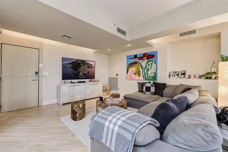 2001 Meridian Ave 307, Miami Beach, Florida, United States. - Photo 13