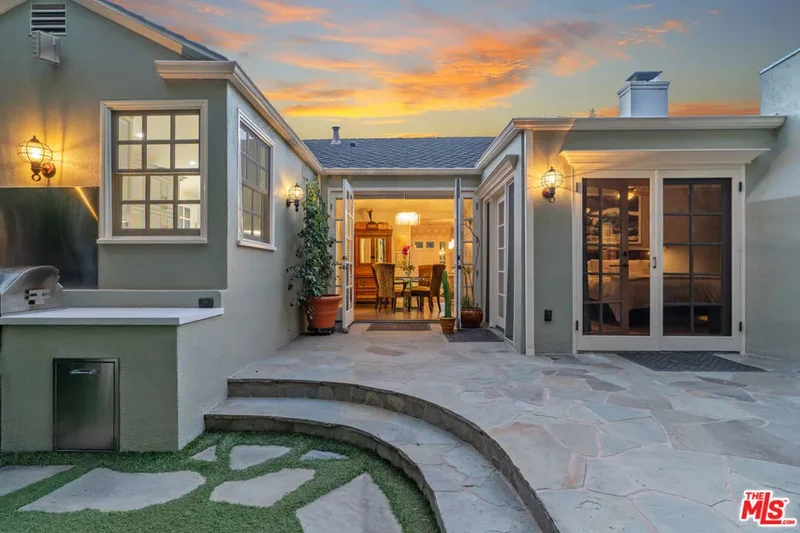 1528 Forest Knoll Drive, Los Angeles, California, United States. - Photo 37