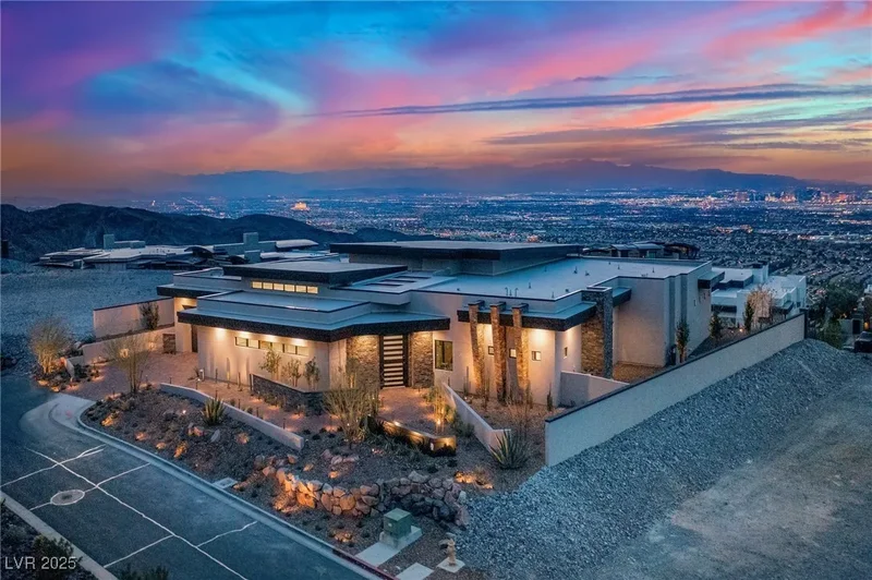Single Family Residence in Henderson