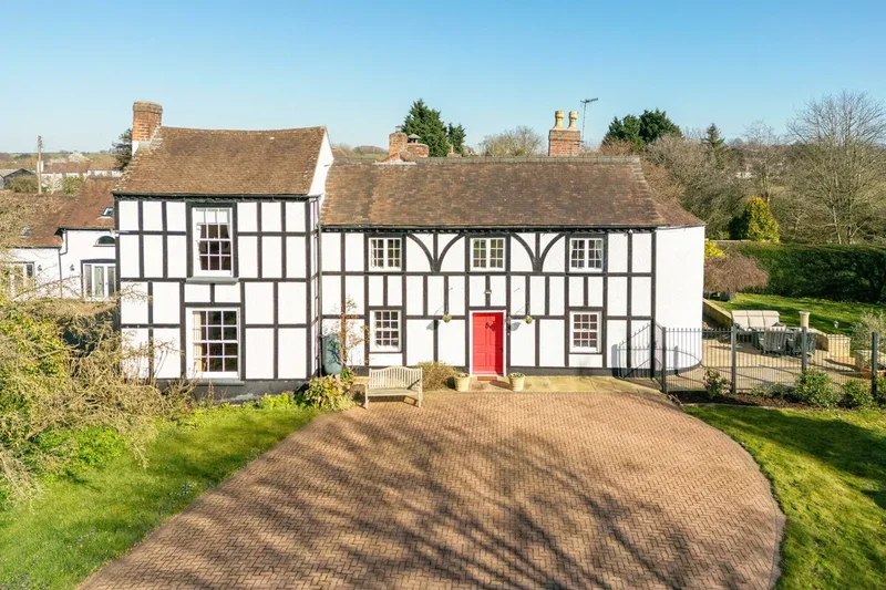 6 bedroom Detached House for sale in Kempsey