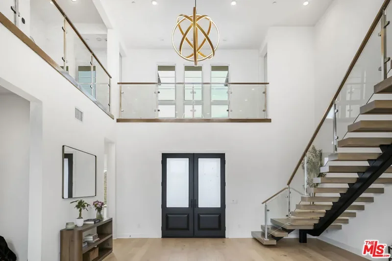 20150 W Galway Lane, Los Angeles, California, United States. - Photo 5