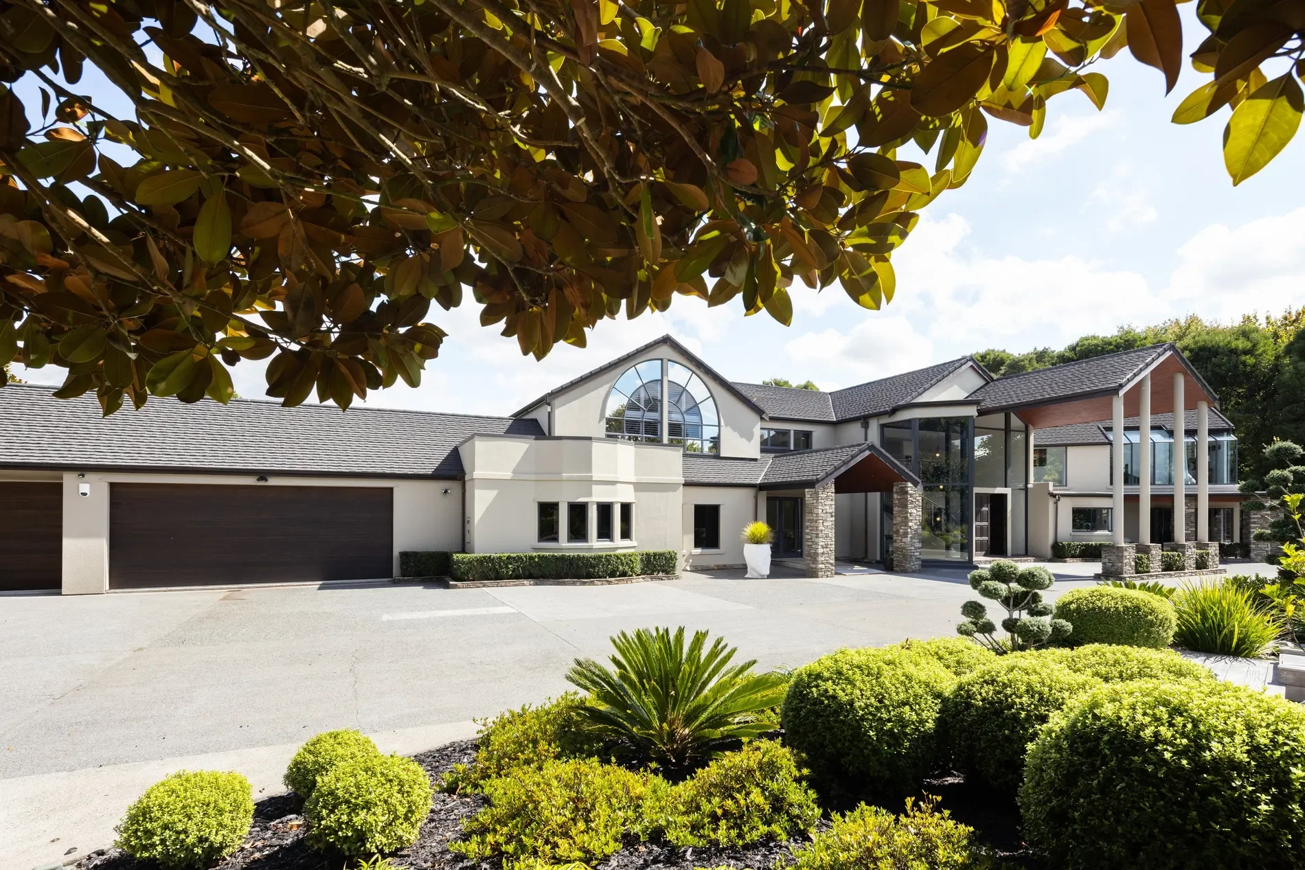 Exterior photo 12
