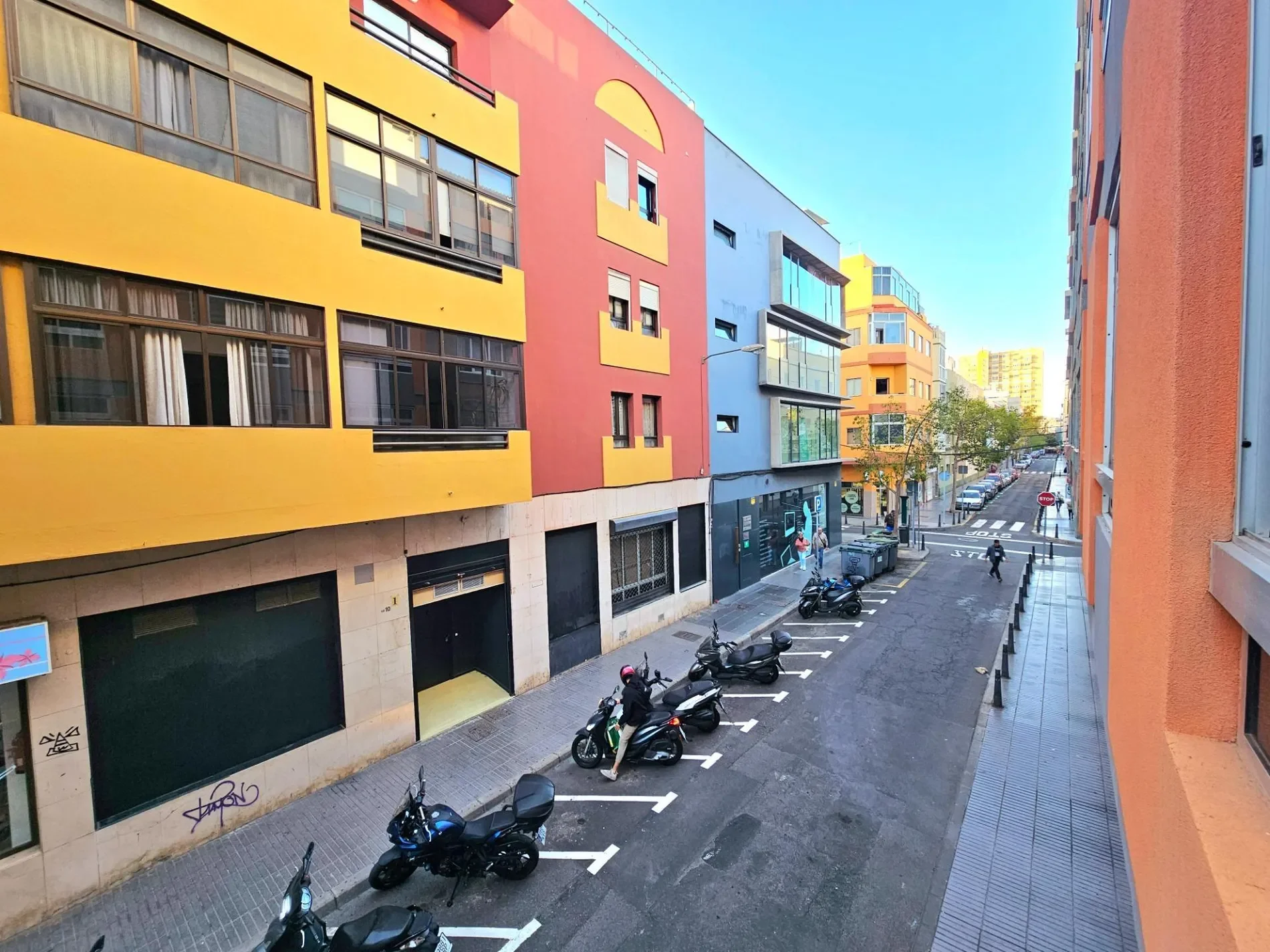 Exterior photo 6