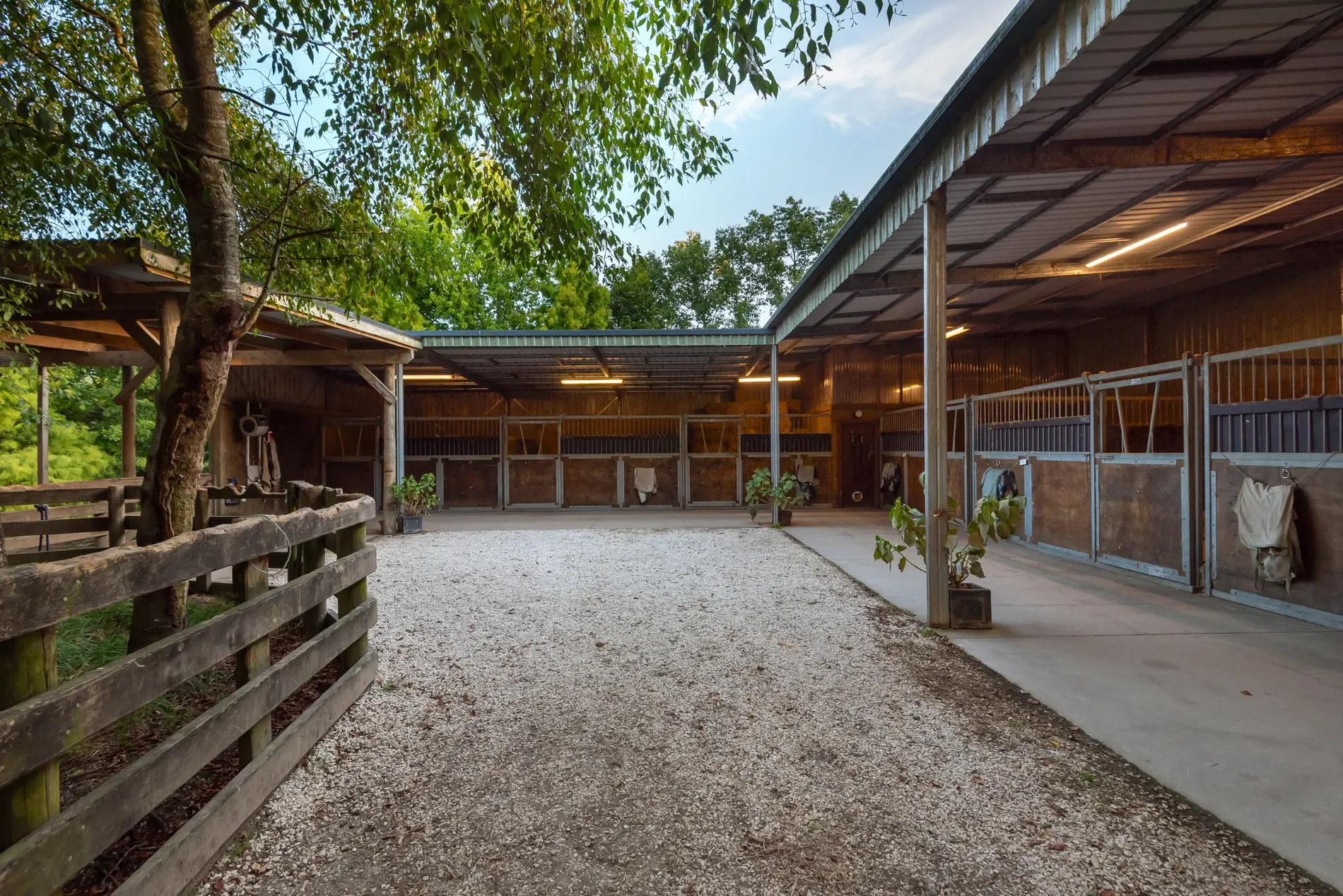 Exterior photo 6