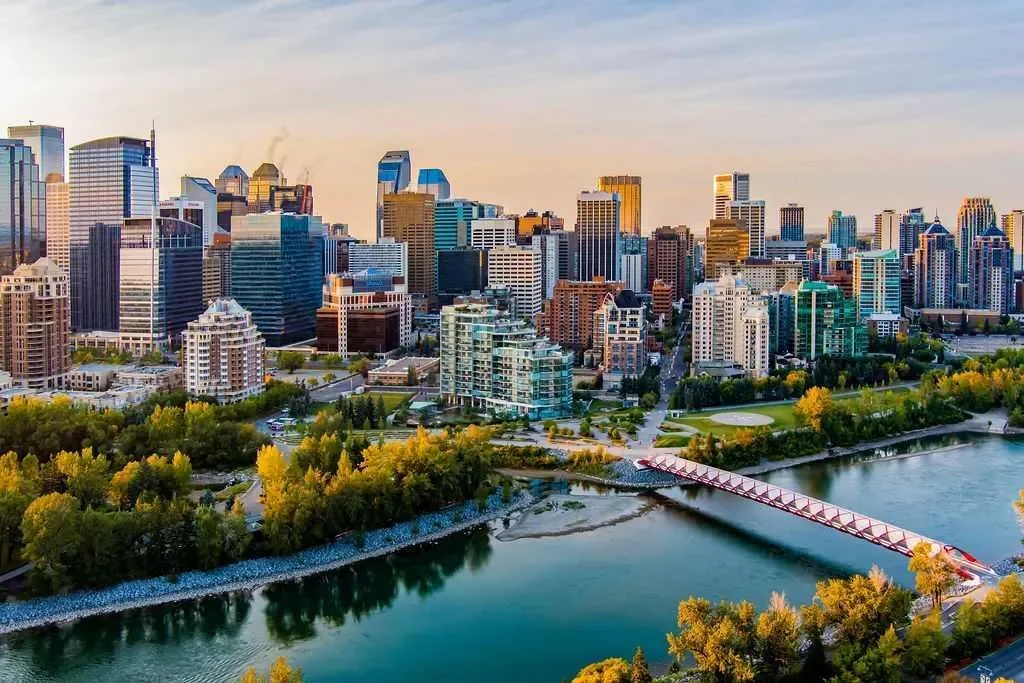 738 1 Avenue SW 301, Calgary, Alberta, Canada. - Photo 2