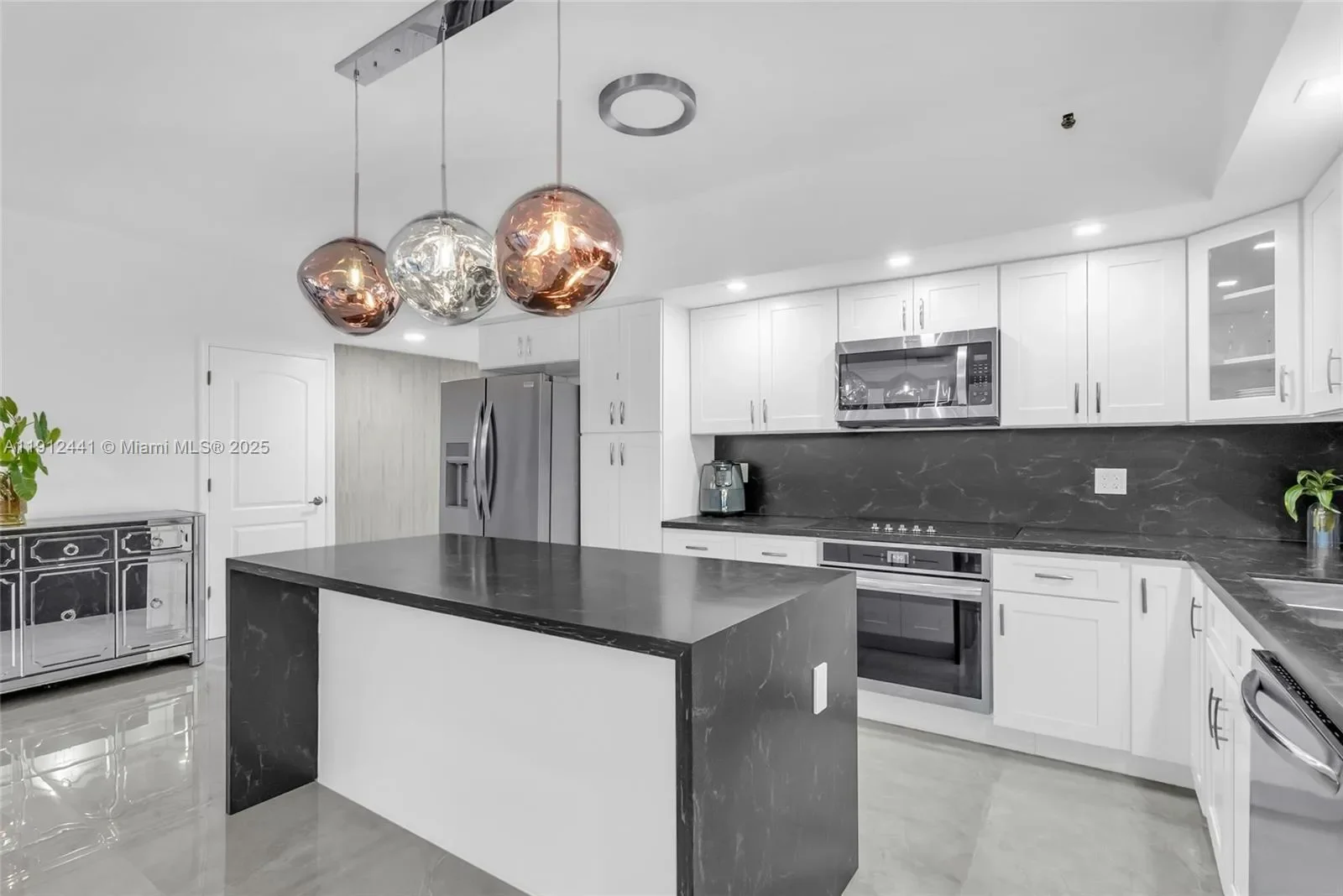 355 Poinciana Dr 1130, Golden Beach, Florida, United States. - Photo 6