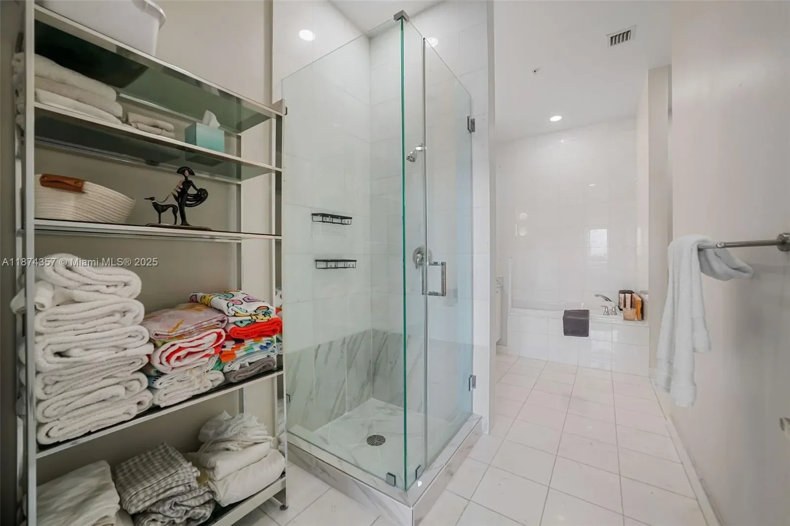 2001 Meridian Av 509, Miami Beach, Florida, United States. - Photo 16