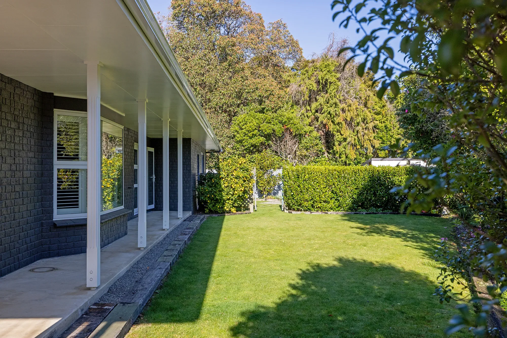 Exterior photo 6