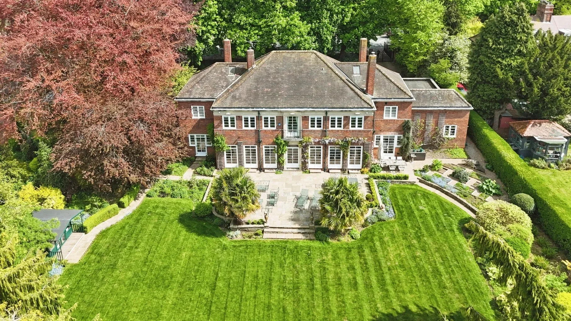 Exterior photo 1