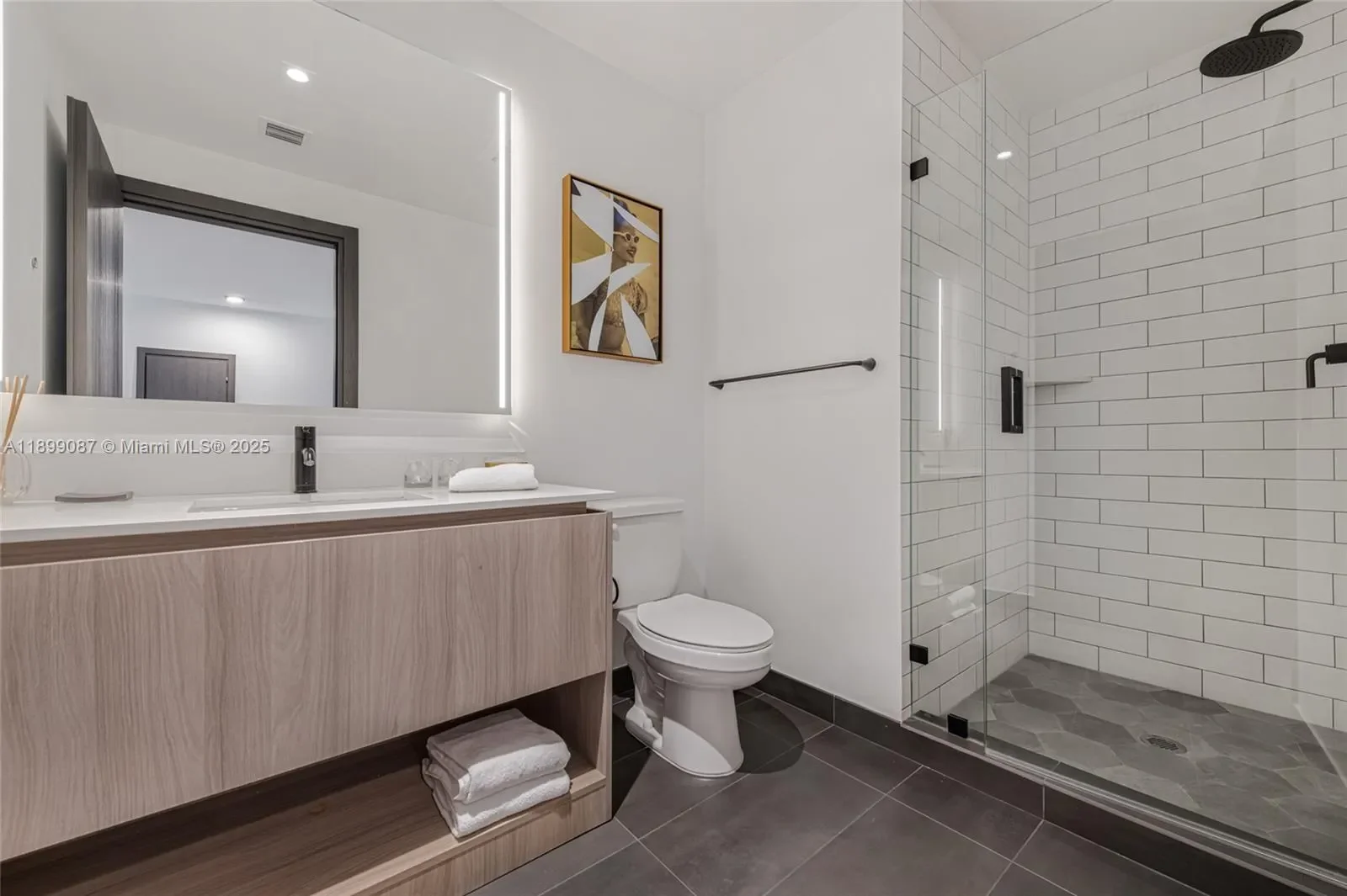 398 NE 5th St 3017, Miami, Florida, United States. - Photo 12