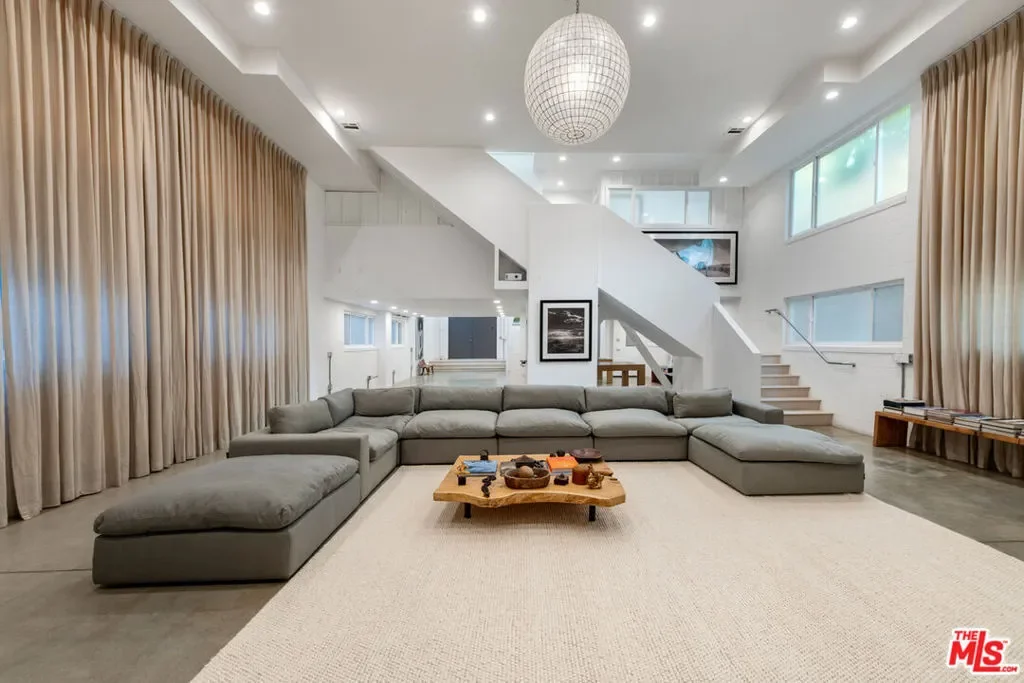 633 Santa Clara Avenue, Los Angeles, California, United States. - Photo 16