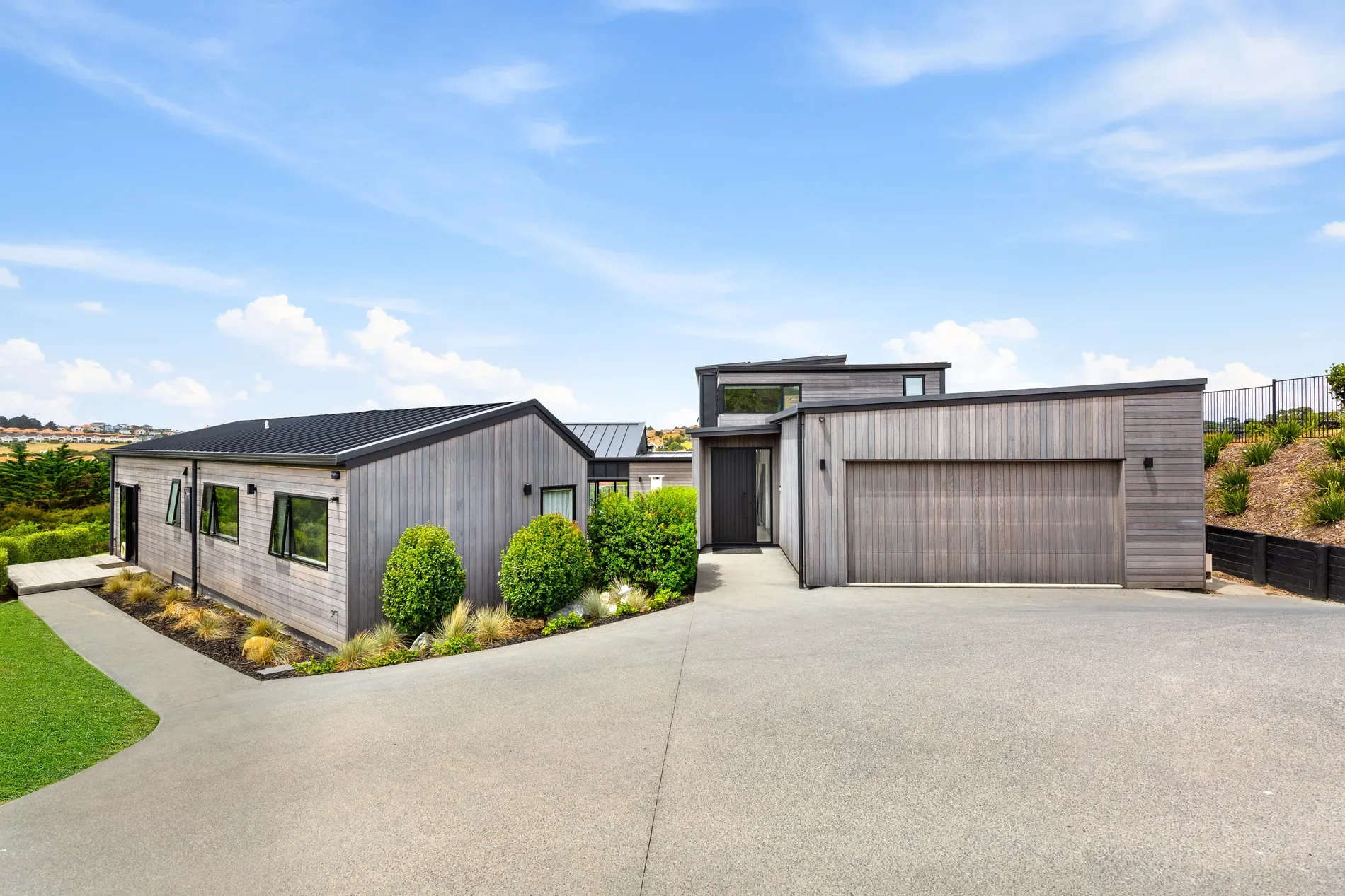Exterior photo 5