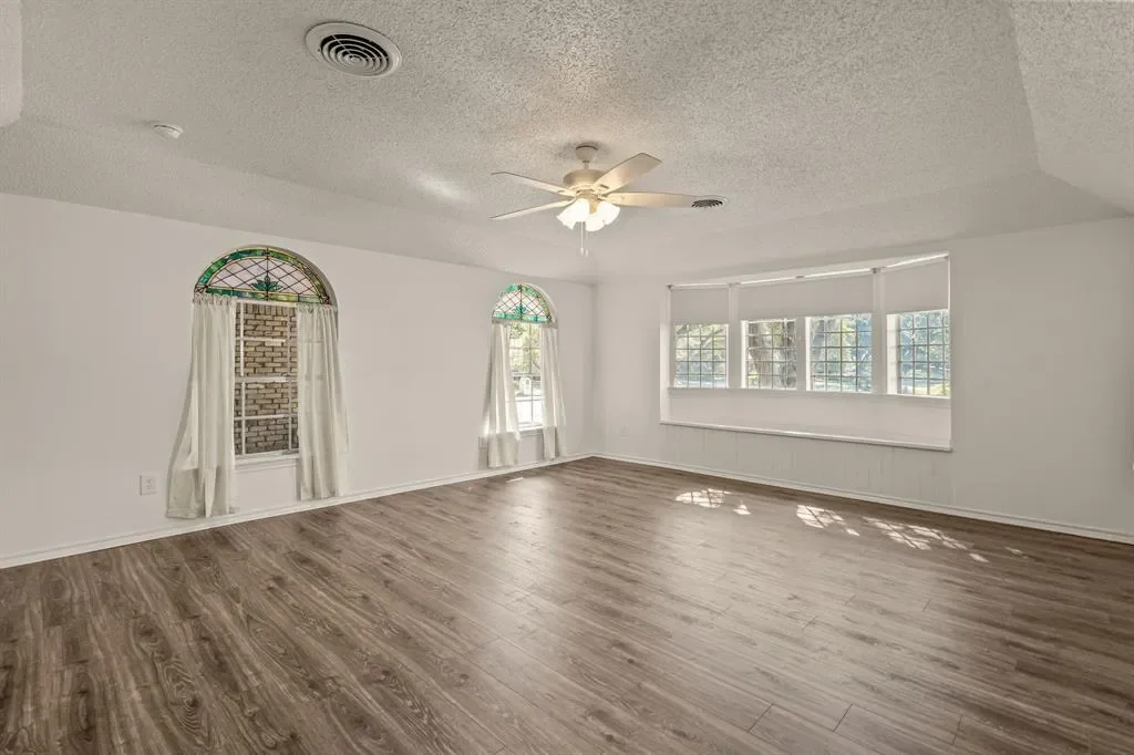 5300 Northcrest Road, Fort Worth, Texas, United States. - Photo 3