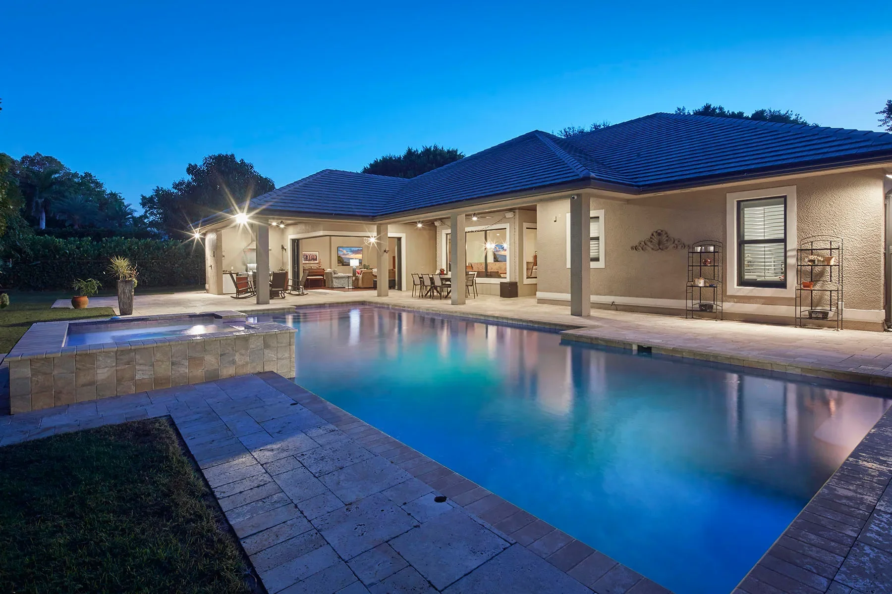 Exterior photo 3