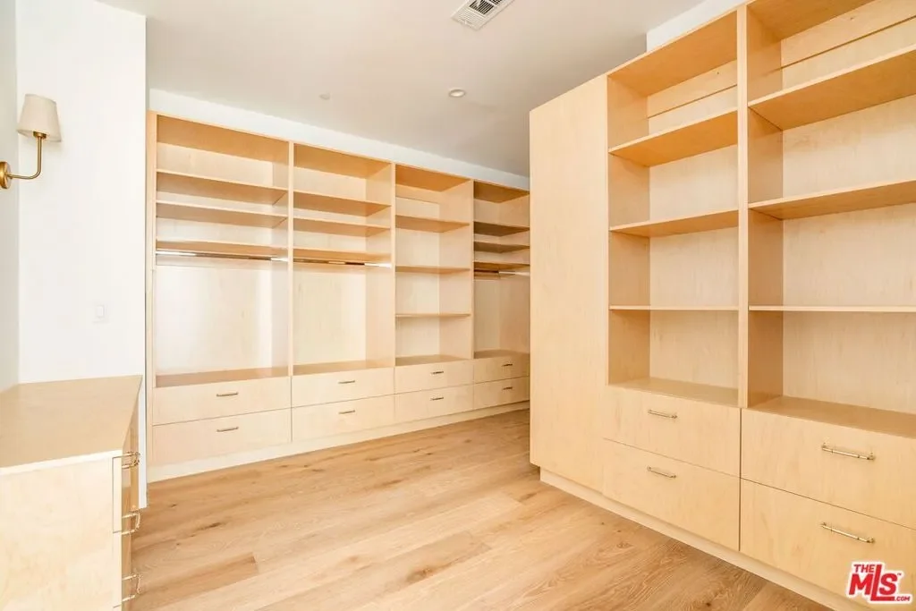 16815 Shileno Place, Los Angeles, California, United States. - Photo 17